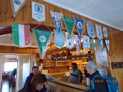 35 GAGLIARDETTI AL BAR DEL RIFUGIO